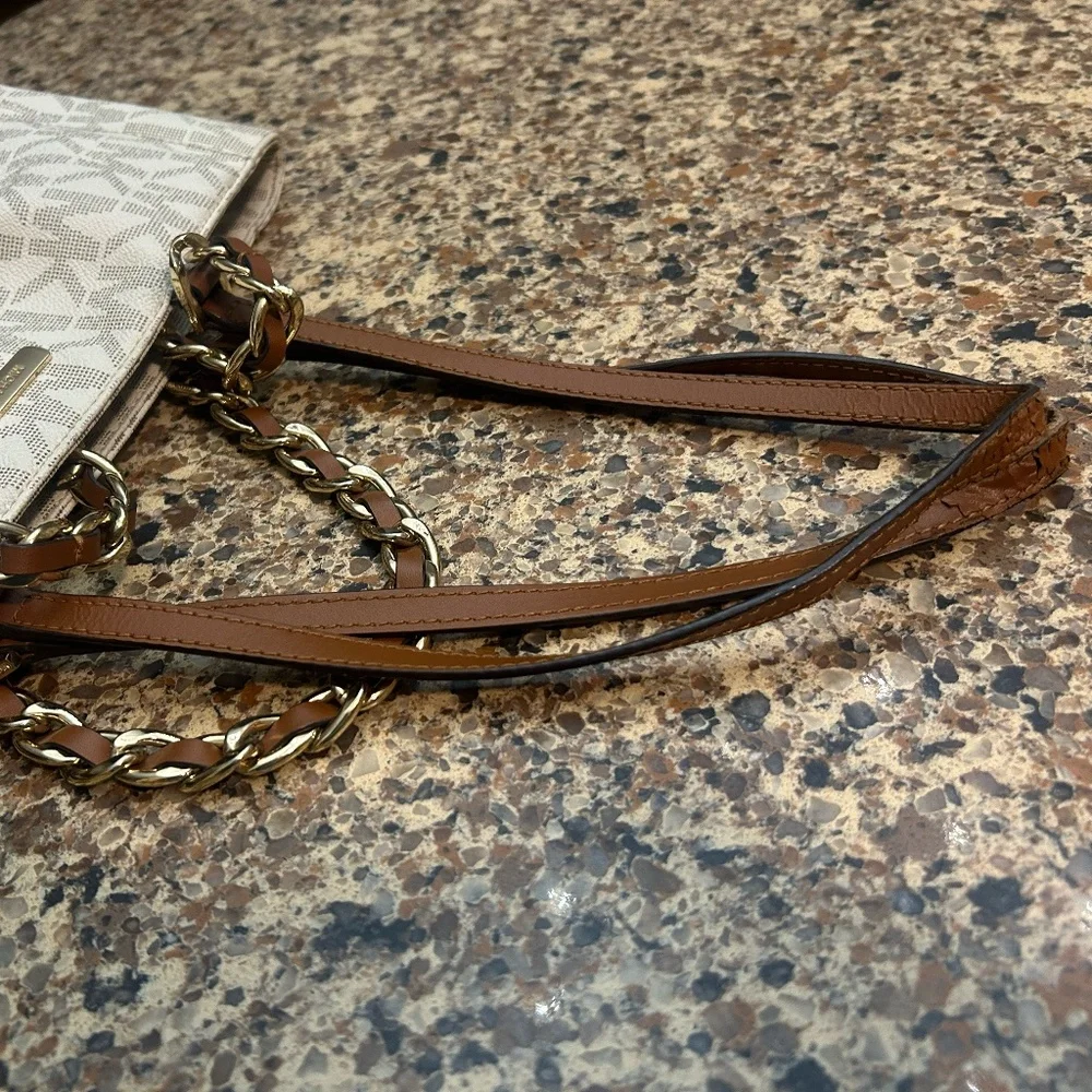 Micheal Kors Monogram Tote Handbag - Picture 6 of 8